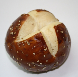 Laugenbr&ouml;tchen mit Sesam Reesdorf